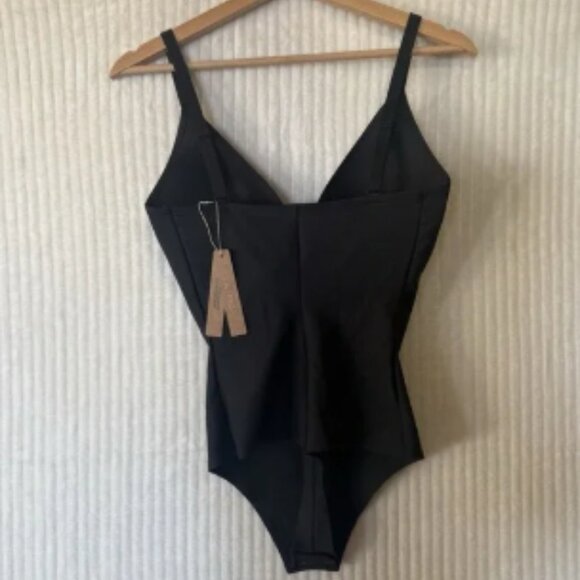 SKIMS BODY PUSH-UP THONG BODYSUIT ONYX Size Medium New With Tags $128 - Picture 3 of 6